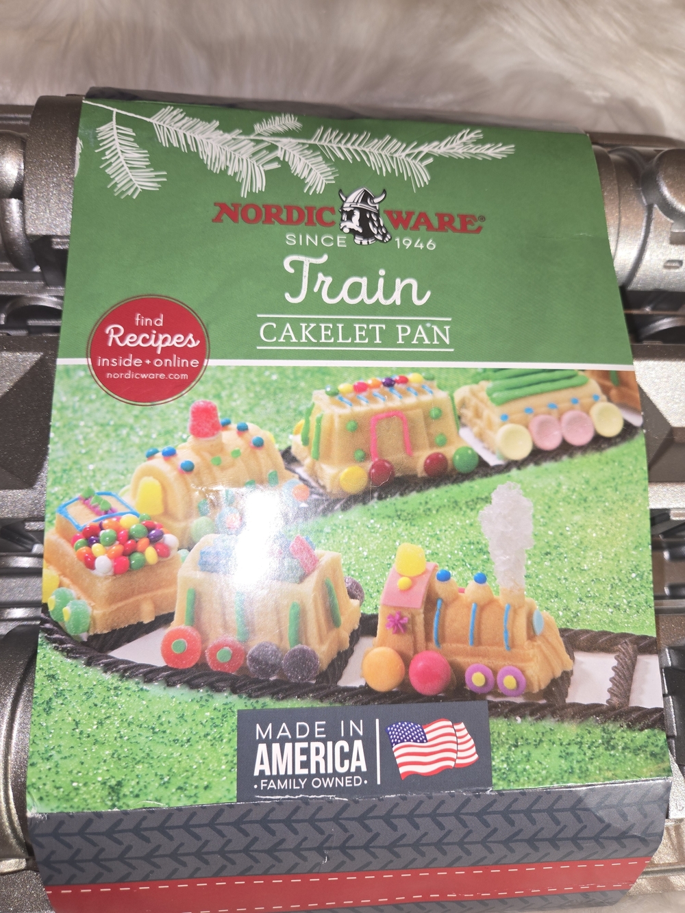 NWT Nordic Ware Train Cakelet Pan